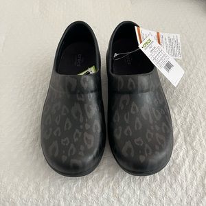 Women’s Neria Pro II Graphic Work Clog NWOT